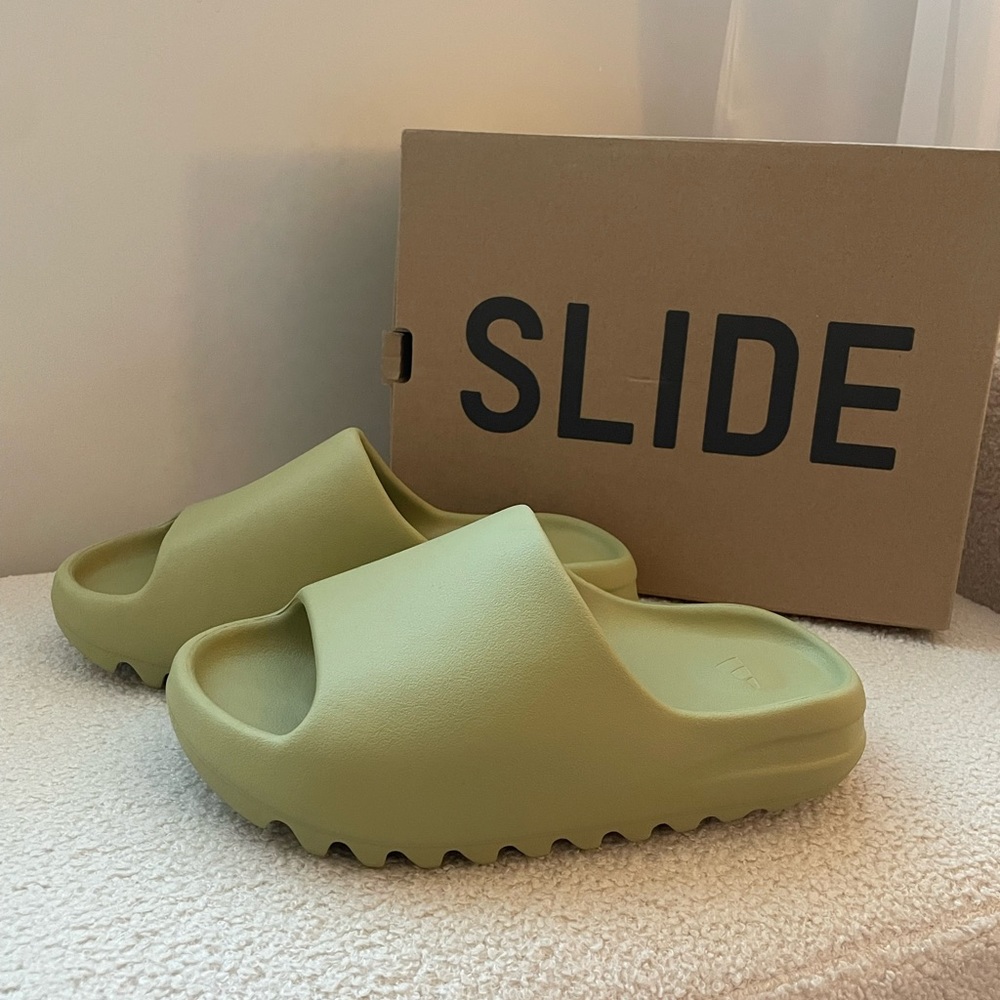 BRAND NEW YEEZY SLIDES